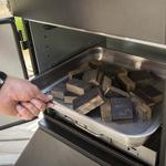 BROIL KING VERTICAL SMOKER 004